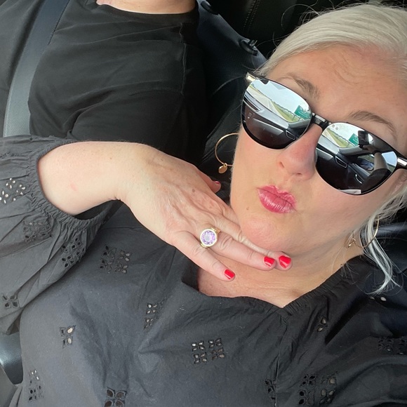 Meet your Posher, Michelle - Picture 1 of 4